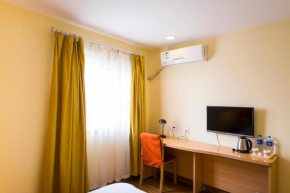 Home Inn Shanghai Jin'gao Road North Yanggao Road Metro Station